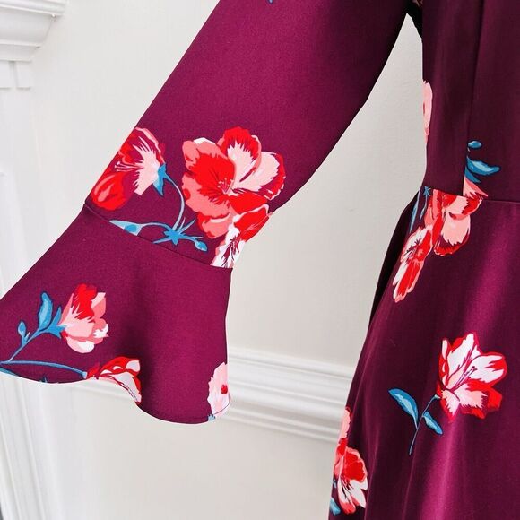 🎉Clearance🎉Old Navy Burgundy Floral Fit & Flare Bell Sleeved Dress ~ Size Med - Picture 4 of 9